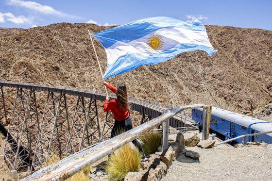 tren a las nubes bandera argentina