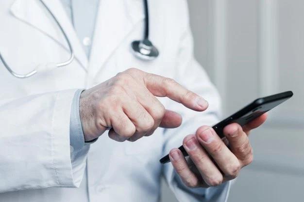médico