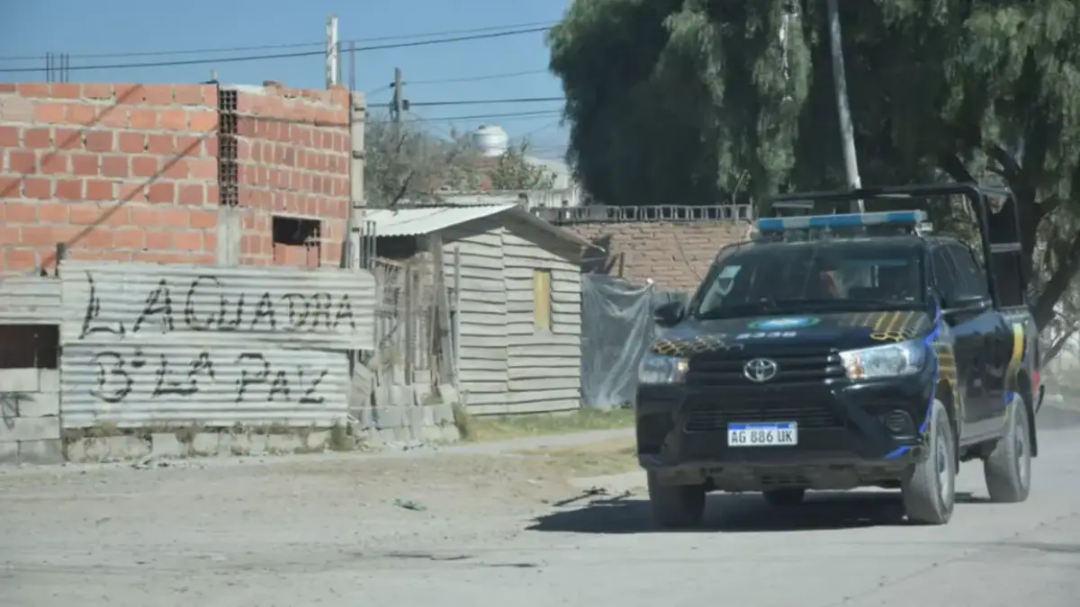 Policía Barrio La Paz