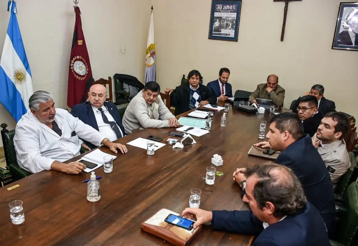 Esteban con senadores
