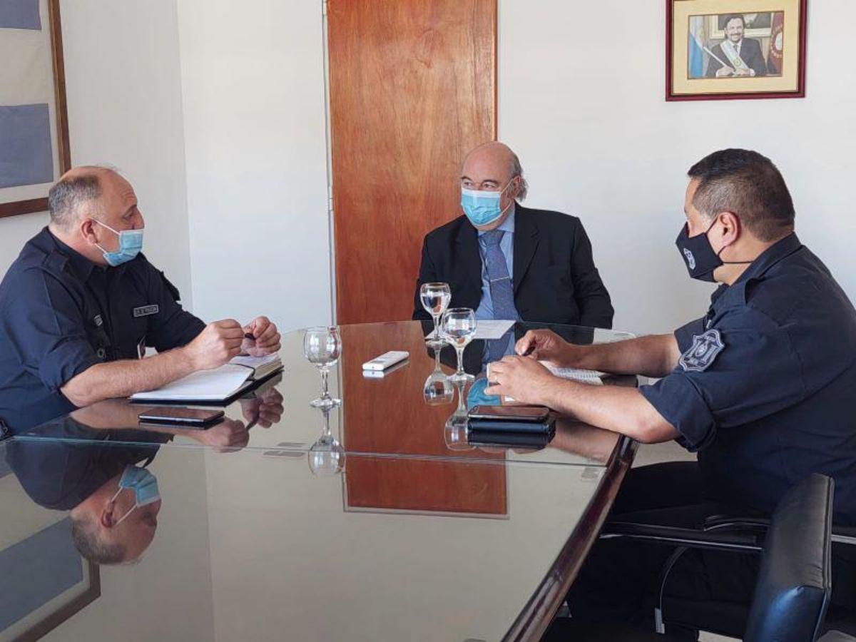 Cornejo con policías
