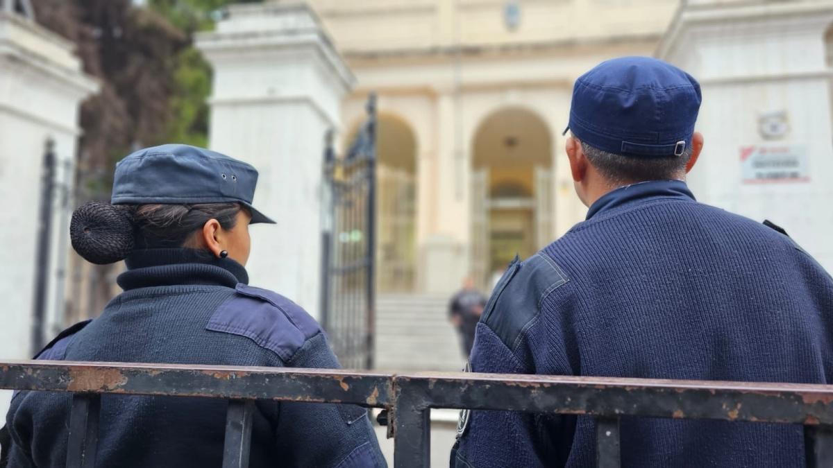 Policía Escuela