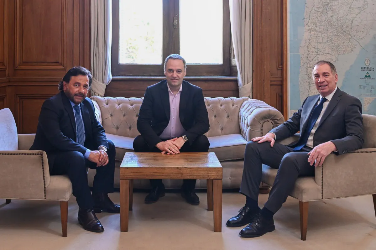 Sáenz con Adorni y Santilli